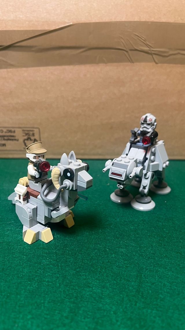 Lego Microfighters ATAT vs. Tauntaun 75298