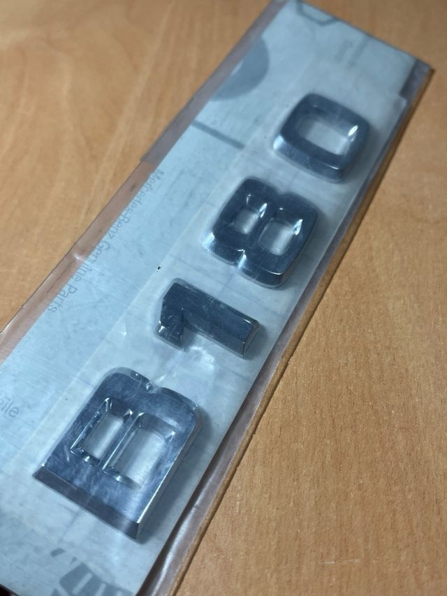 Emblema Mercedes-Benz Clase B180