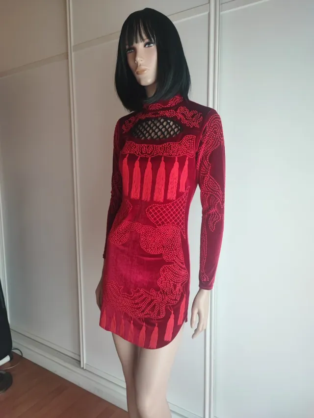 Vestido piedrería rojo