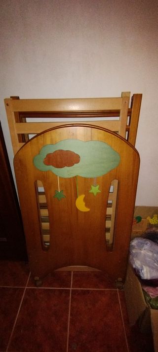 Cuna de madera 💛