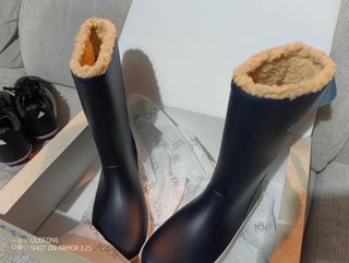 Botas agua niño a estrenar.