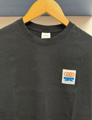 Camiseta negra de Zara