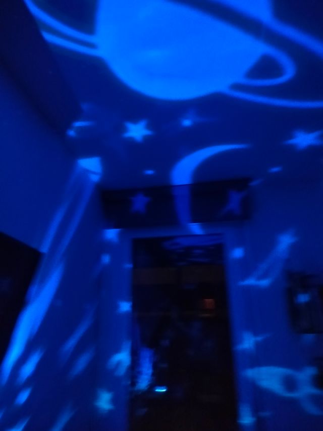 Proyector luz nocturna, nunca usado.