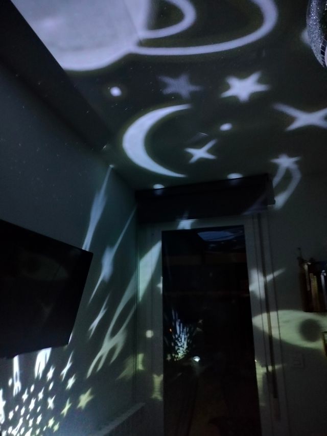 Proyector luz nocturna, nunca usado.