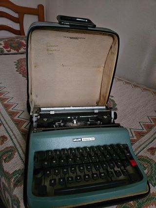 Máquina de escribir Olivetti Lettera 32