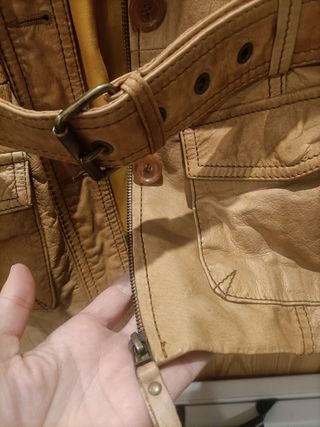 Cazadora sahariana cuero Stradivarius 