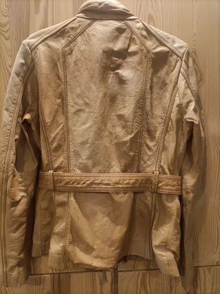 Cazadora sahariana cuero Stradivarius 