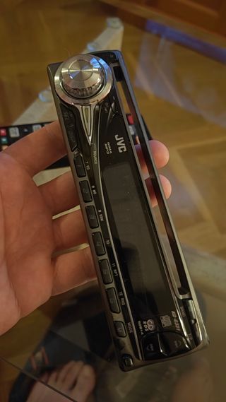 Radio JVC extraíble 