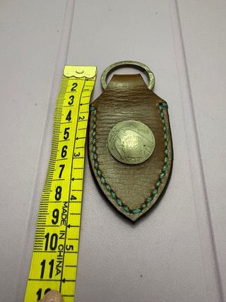 Llavero de cuero escudo 1 duro