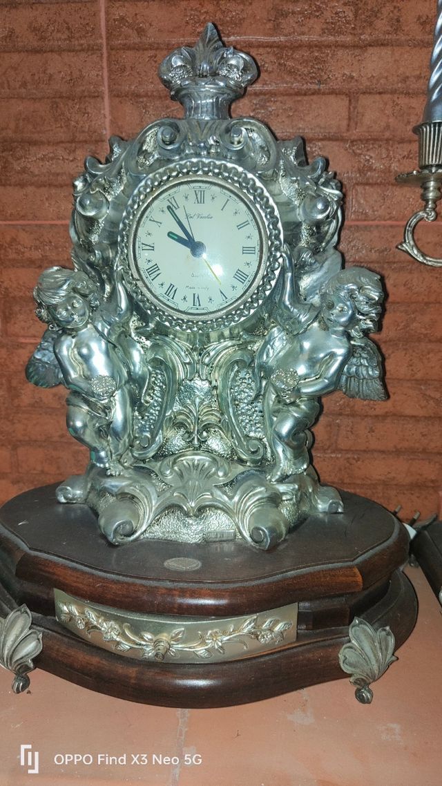 Orologio e candelabri 