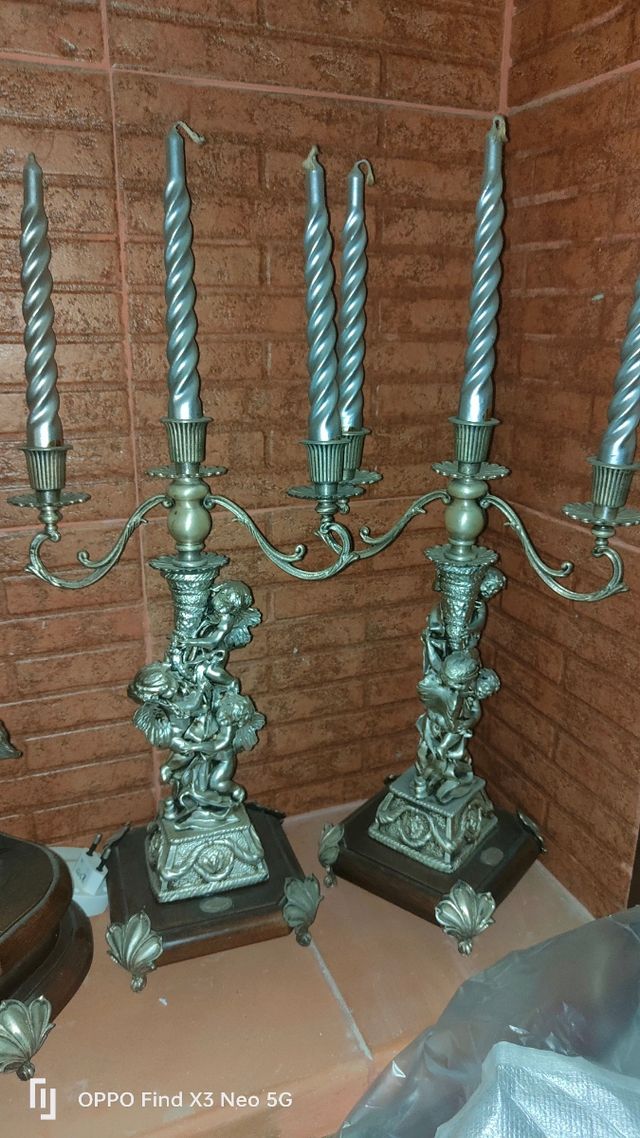 Orologio e candelabri 