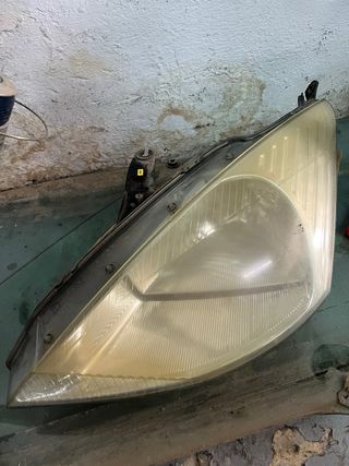 Faros ford focus mk1