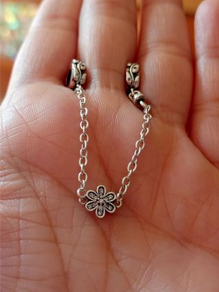 Charm cadena seguridad flor plata