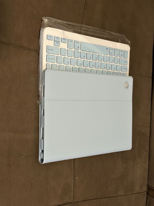 Teclado funda  Samsung Tab A8 X200/X205/X207