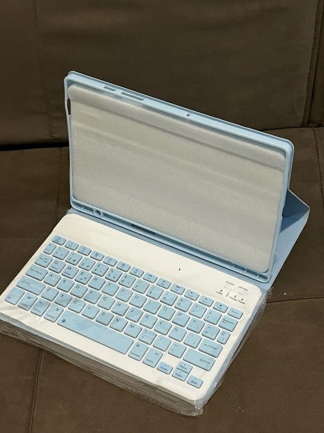 Teclado funda  Samsung Tab A8 X200/X205/X207