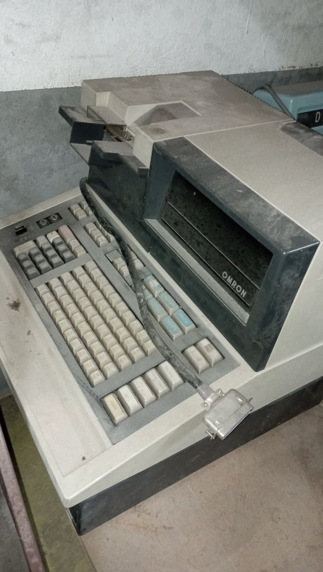 Caja registradora antigua Omron para repuestos