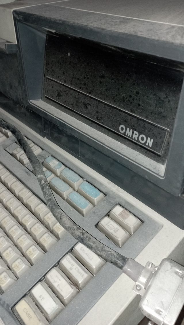 Caja registradora antigua Omron para repuestos