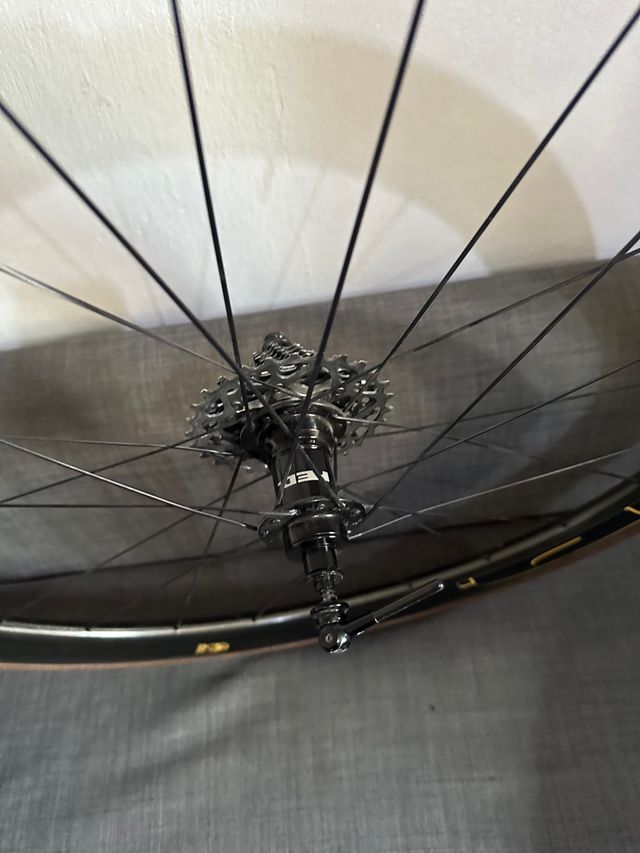 Ruedas de HED x Dosnoventa carbono