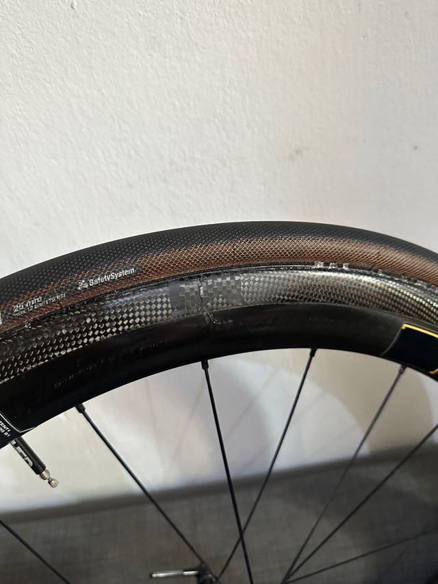 Ruedas de HED x Dosnoventa carbono