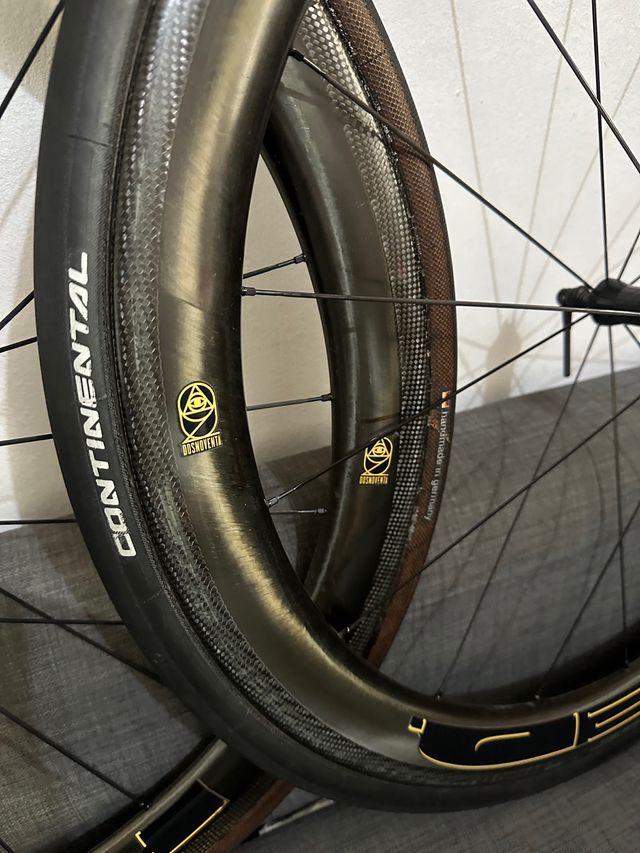 Ruedas de HED x Dosnoventa carbono