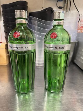 2 bottiglie vuote gin magnum 