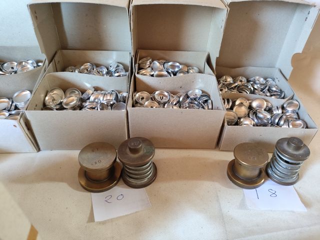 M.forrar botones con gran juego de troqueles