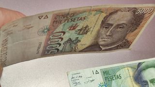 Lote 2 Billetes 5.000 y 1.000 Pts. 