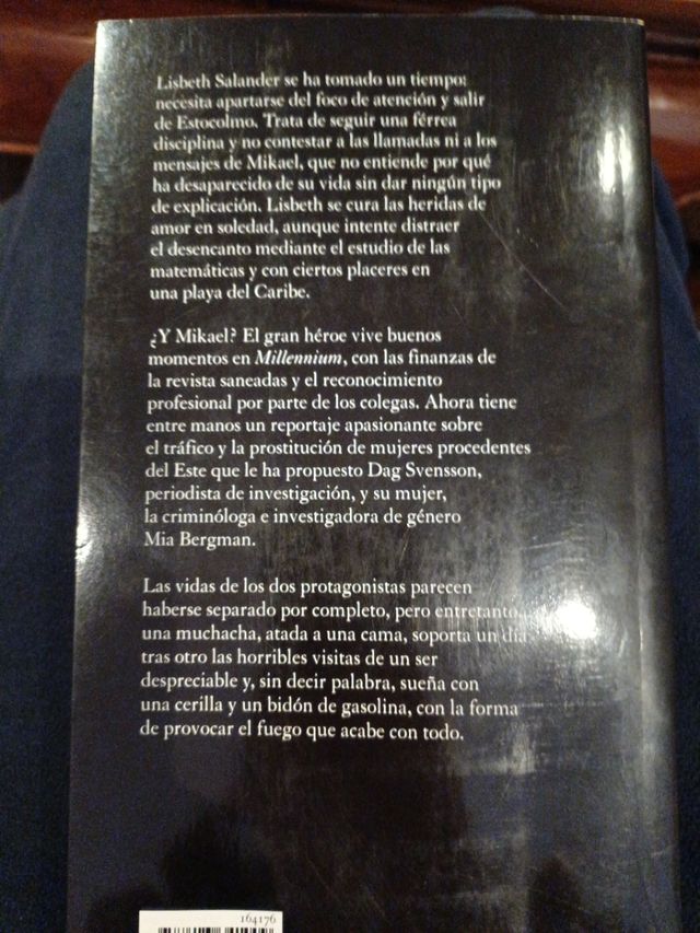 La chica que soñaba con un cerillo y un galon de gasolina: The Girl Who Played with Fire (Millennium) (Spanish Edition)