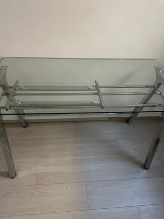 Mesa de estudio de cristal comprada corte ingles