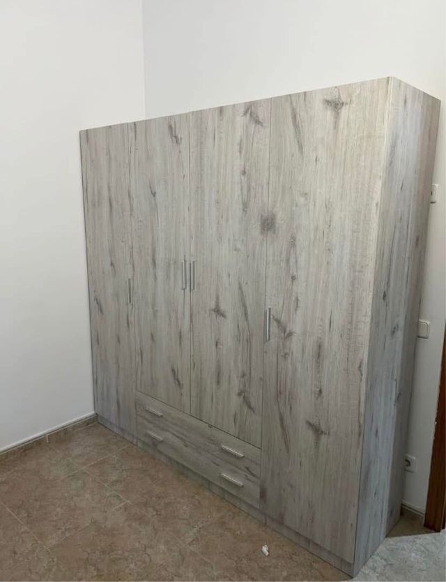 roupeiros e sofás e colchões