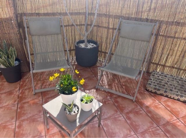 Amacas tumbona y mesita