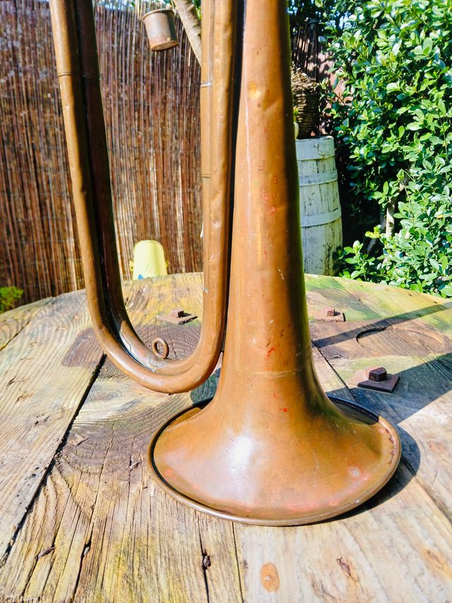 REBAJADA TROMPETA ANTIGUA DE LATON CORNETA MILITAR