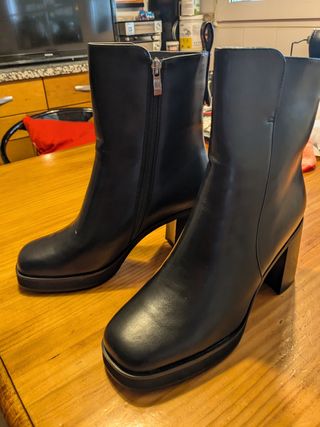 Botines negros Nuevos talla 41