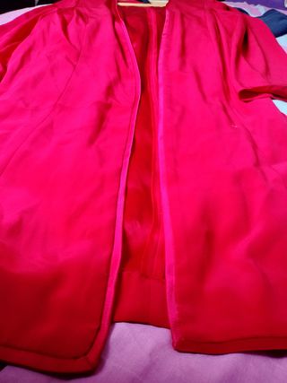 Chaqueta larga pronovias traje de color rojo
