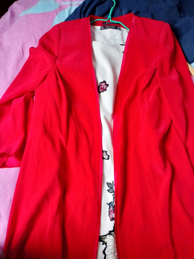 Chaqueta larga pronovias traje de color rojo