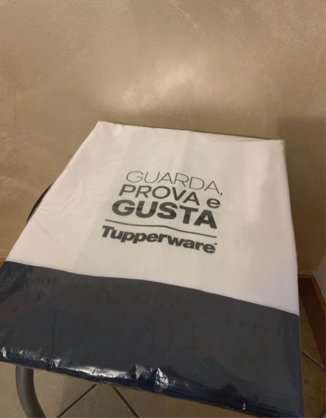 Contenitori con tovaglia