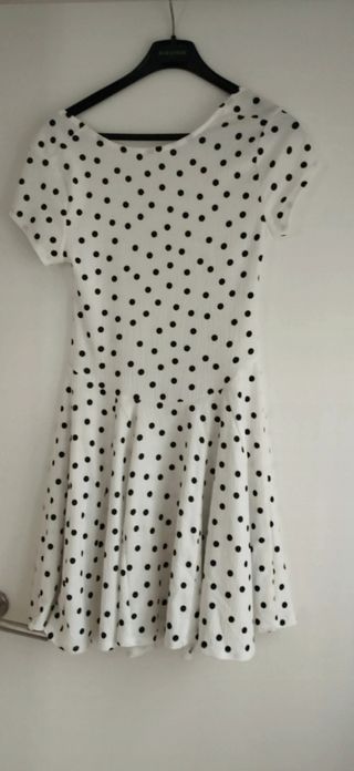 Vestido blanco topos y espalda abierta 