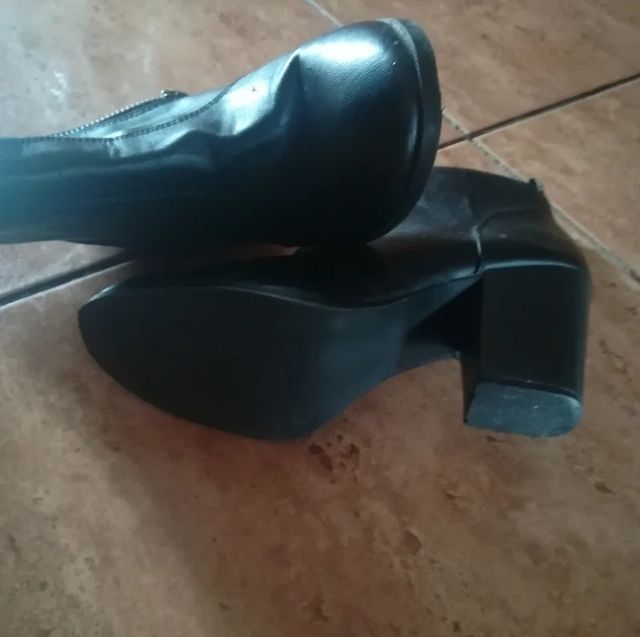 Botas o botines negros nuevos