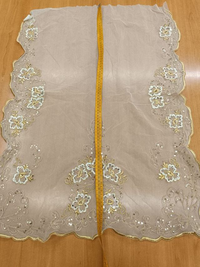 Manteleta infantil 80cm tul crudo oro