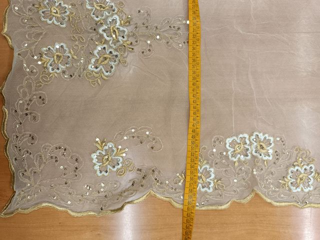 Manteleta infantil 80cm tul crudo oro