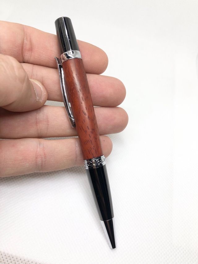 Penna a sfera in legno di Padouk con custodia