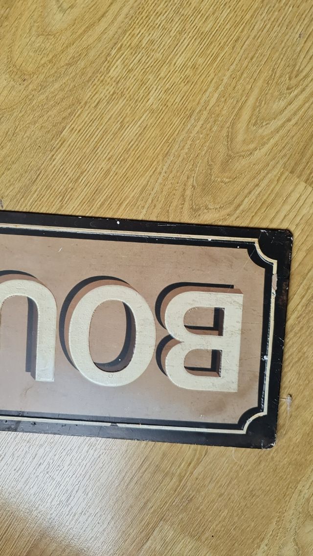 LETRERO METÁLICO BOUTIQUE