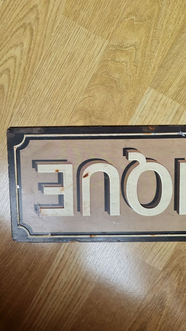 LETRERO METÁLICO BOUTIQUE