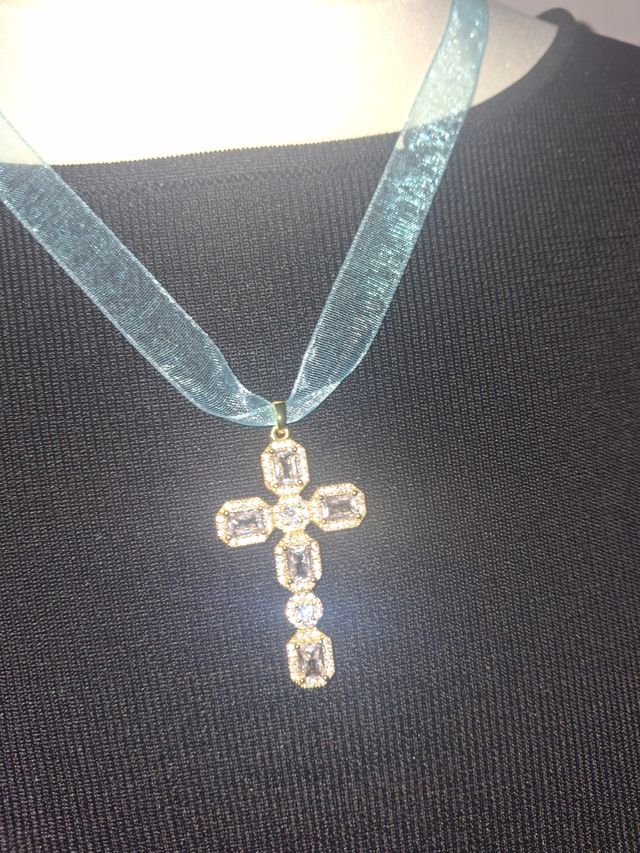 Cruz para fallera o trajes regionales