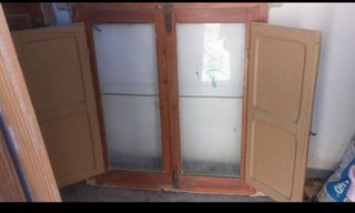 2 ventanas iguales con contraventanas