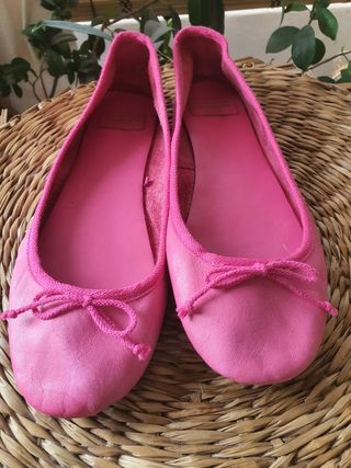 Sabrinas rosa forte em pele