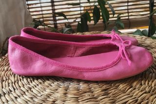 Sabrinas rosa forte em pele