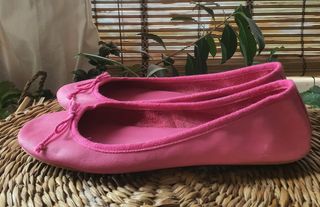 Sabrinas rosa forte em pele