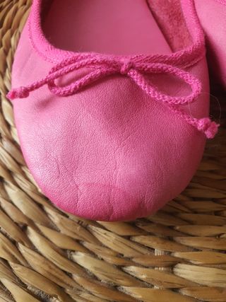 Sabrinas rosa forte em pele