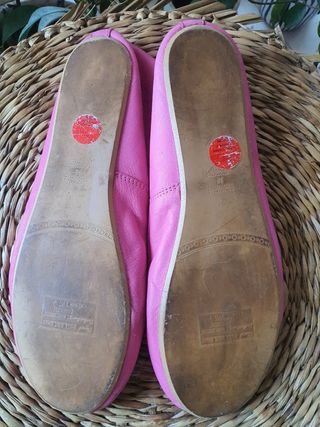 Sabrinas rosa forte em pele